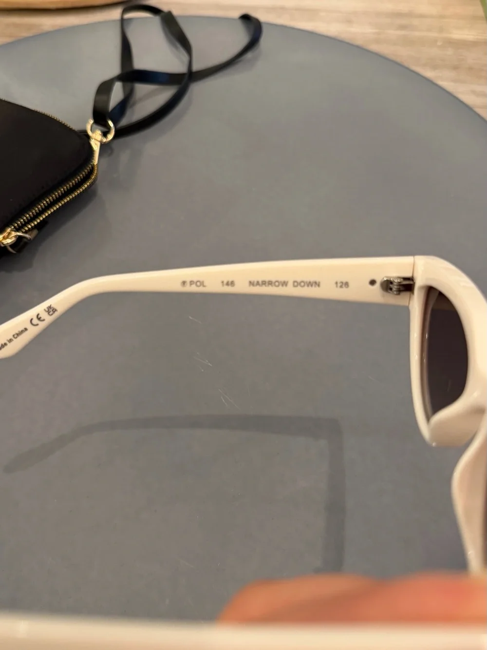 Quay Narrow Down Sunglasses - Bone
